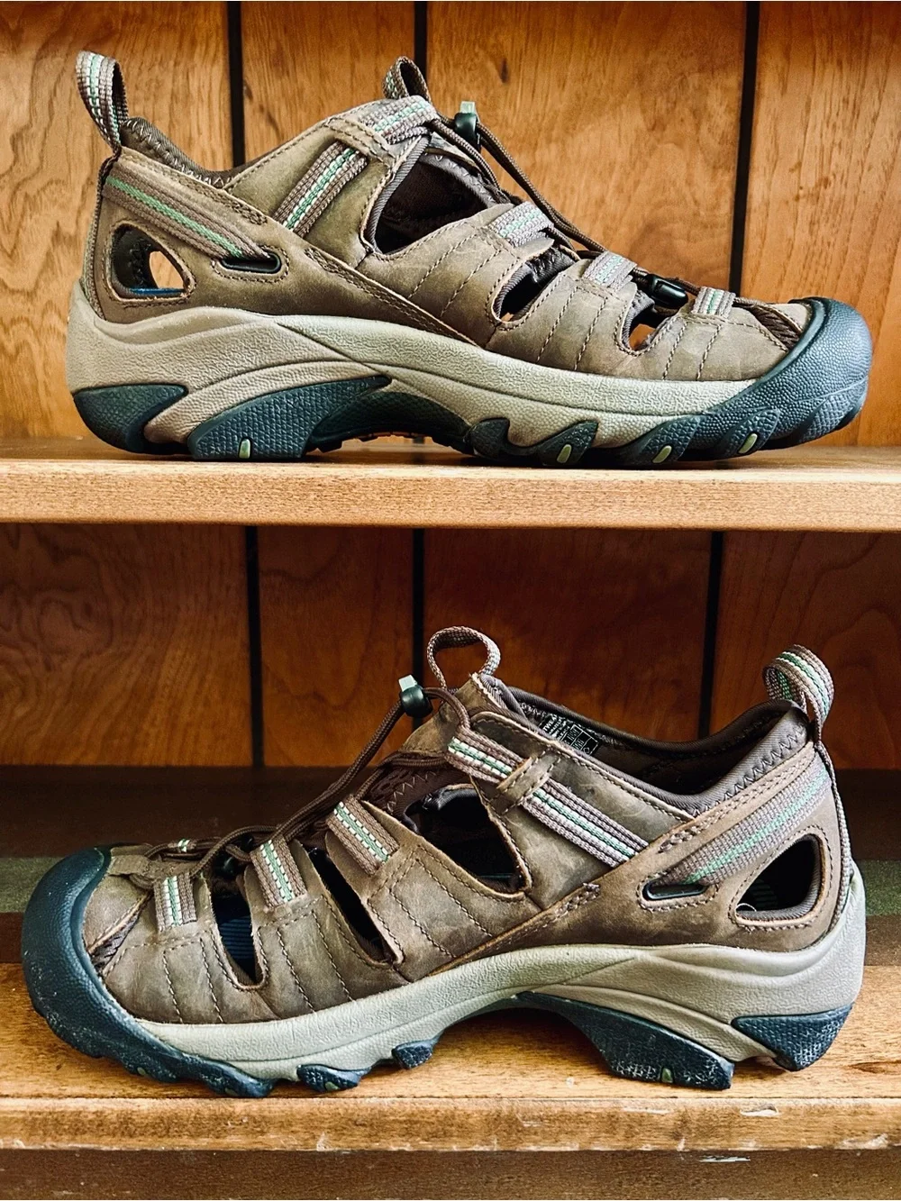 KEEN Men's Brown Leather Arroyo II Waterproof Hiking Sandals, size 8.5 41